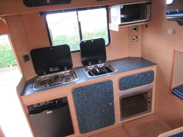15-650-2000 Renault Midlam 7.5 Ton Coach built horsebox. Stalled for 3 with smart luxury living. Sleeping for 4. Toilet and shower. Full tilt cab